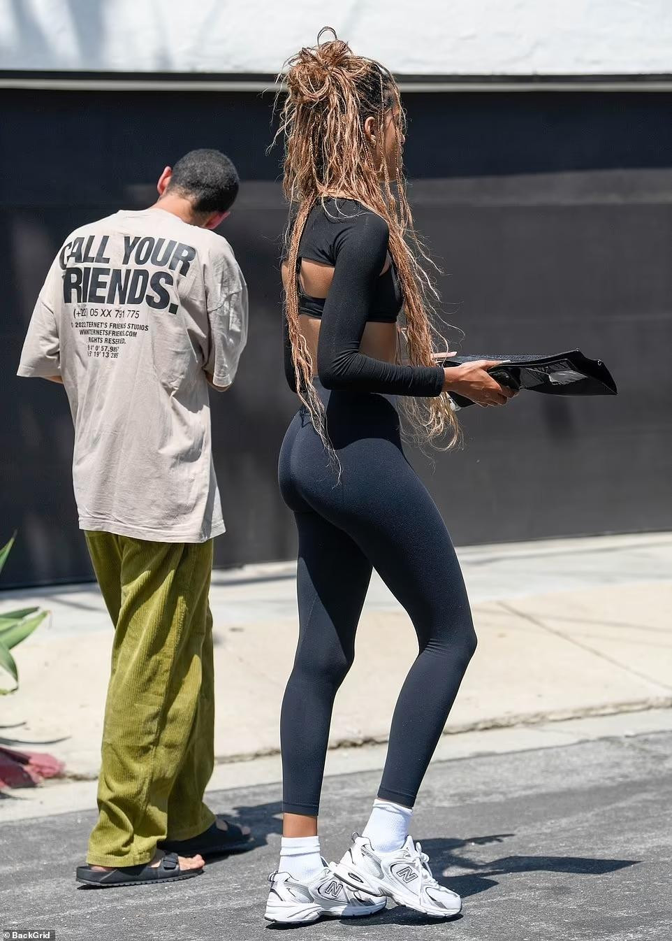 Cách lựa chọn trang phục vừa khoe được lợi thế hình thể vừa toát sự năng động, tự tin, tràn đầy năng lượng và trưởng thành hơn.