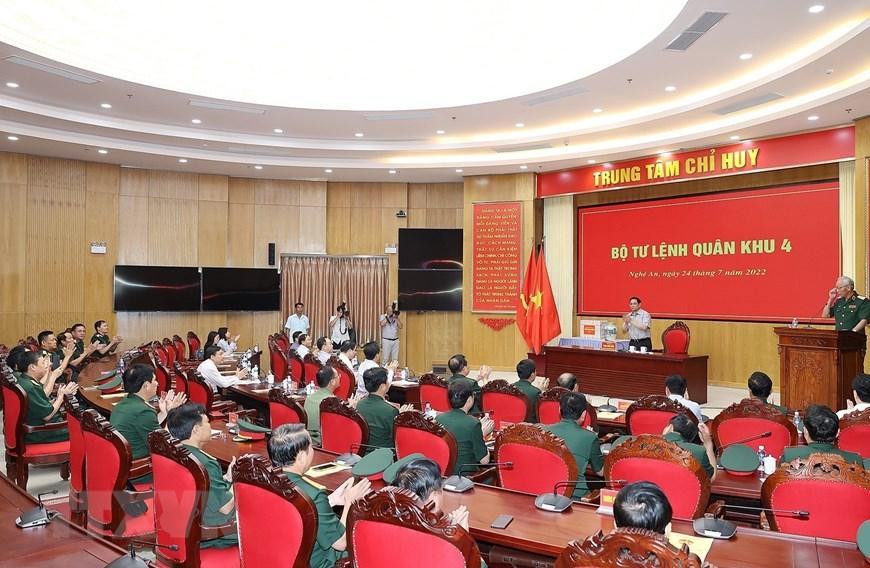 Thủ tướng Phạm Minh Chính thăm Bộ Tư lệnh Quân khu 4. (Ảnh: Dương Giang/TTXVN) Thủ tướng Phạm Minh Chính thăm Bộ Tư lệnh Quân khu 4. (Ảnh: Dương Giang/TTXVN)