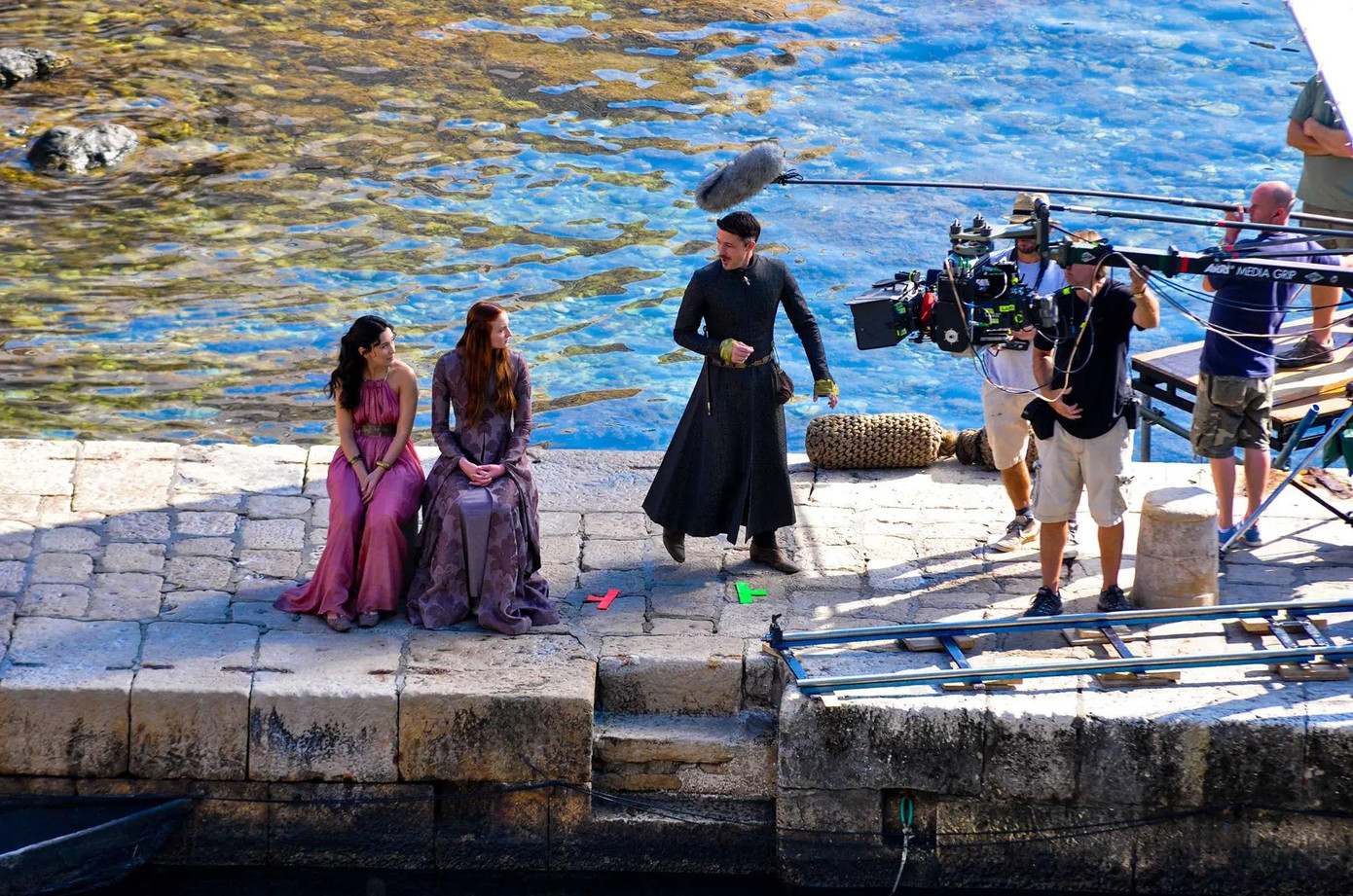 “Game of Thrones” giúp Old Town nổi tiếng hơn nhưng cũng khiến người dân địa phương gặp nhiều hơn những hình ảnh đi ngược lại thuần phong mỹ tục.