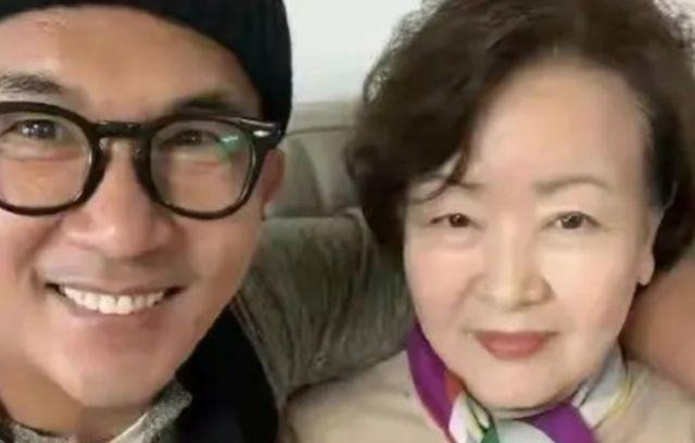 Mẹ của DJ Koo được cho là rất vui trước tin Từ Hy Viên mang thai. Mẹ của DJ Koo được cho là rất vui trước tin Từ Hy Viên mang thai.