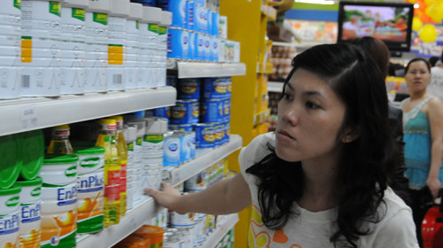 Các dòng sữa Enfa tăng giá bình quân 10-12% - Ảnh: Minh Đức