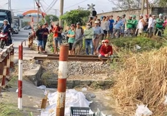 Băng qua đường ray xe lửa, người đàn ông bị tàu tông tử vong ảnh 1