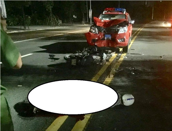 Tông trực diện xe cảnh sát, 2 thanh niên gục tại chỗ ảnh 1