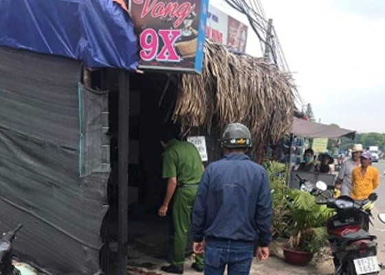 Nữ nhân viên quán cà phê chòi nghi bị khách đánh dã man ảnh 1