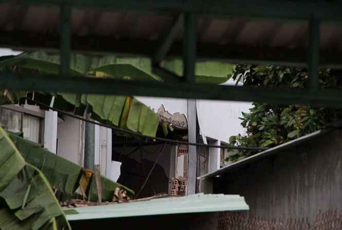 Công an phong tỏa, khám xét ngôi nhà nghi liên quan vụ nổ Cục thuế Bình Dương ảnh 3