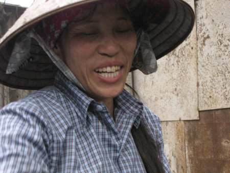 Chị Xuân cười bảo rằng, mới được chồng nhắn tin chúc mừng ngày 8 - 3 lúc sáng.