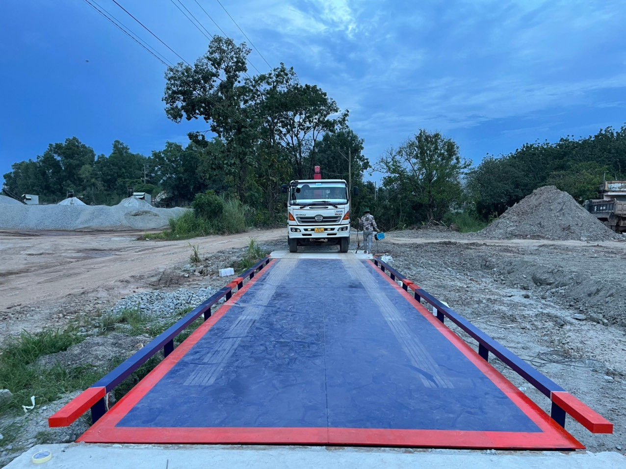 Cân điện tử xe tải 100 tấn nằm trong danh mục rao bán của ngân hàng để xử lý khoản nợ của khách hàng.