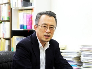 Học giả kiêm dịch giả Nhật Bản Hisao Suzuki đang chia sẻ những suy nghĩ về Đại tướng Võ Nguyên Giáp. (Ảnh: Hữu Thắng/TTXVN)