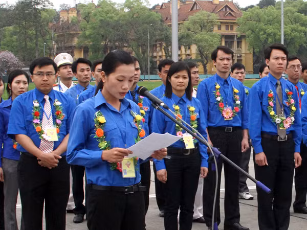 Đồng chí Nguyễn Kiều Diễm, Bí thư Đoàn xã Khánh Bình Tây, huyện Trần Văn Thời, tỉnh Cà Mau xin hứa với Bác. Đồng chí Nguyễn Kiều Diễm, Bí thư Đoàn xã Khánh Bình Tây, huyện Trần Văn Thời, tỉnh Cà Mau xin hứa với Bác