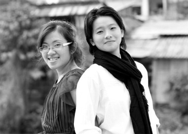 Cuộc tình 12 năm bền chặt nhưng cũng đầy sóng gió của cặp đôi đồng tính nữ Tăng Ái Linh (phải) và Phạm Thị ThanhPhương (trái) là câu chuyện đẹp về tình yêu của người đồng giới. Quen biết nhau năm 2002 qua mạng, Ái Linh giả làm chàng trai với nickname Duy Khang, đem lòng yêu mến cô bạn gái chỉ còn 6 tháng nữa là bước lên xe hoa - Thanh Phương. Để đến được với nhau, cả hai đã trải qua nhiều khó khăn.