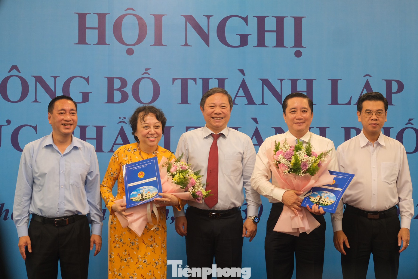 UBND TPHCM công bố quyết định thành lập Sở An toàn Thực phẩm và trao quyết định bổ nhiệm lãnh đạo sở UBND TPHCM công bố quyết định thành lập Sở An toàn Thực phẩm và trao quyết định bổ nhiệm lãnh đạo sở