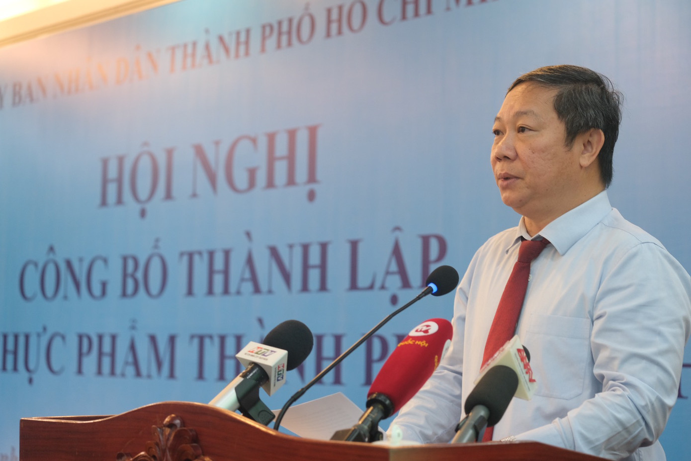 Ông Dương Anh Đức, Phó chủ tịch UBND TPHCM phát biểu tại buổi lễ công bố thành lập Sở An toàn Thực phẩm Ông Dương Anh Đức, Phó chủ tịch UBND TPHCM phát biểu tại buổi lễ công bố thành lập Sở An toàn Thực phẩm
