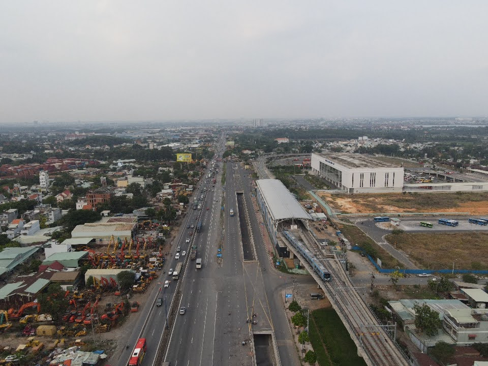 Tuyến Metro số 1 đã hoàn thành 97% khối lượng, dự kiến sẽ vận hành thương mại vào tháng 7/2024 (ảnh: Phạm Nguyễn)