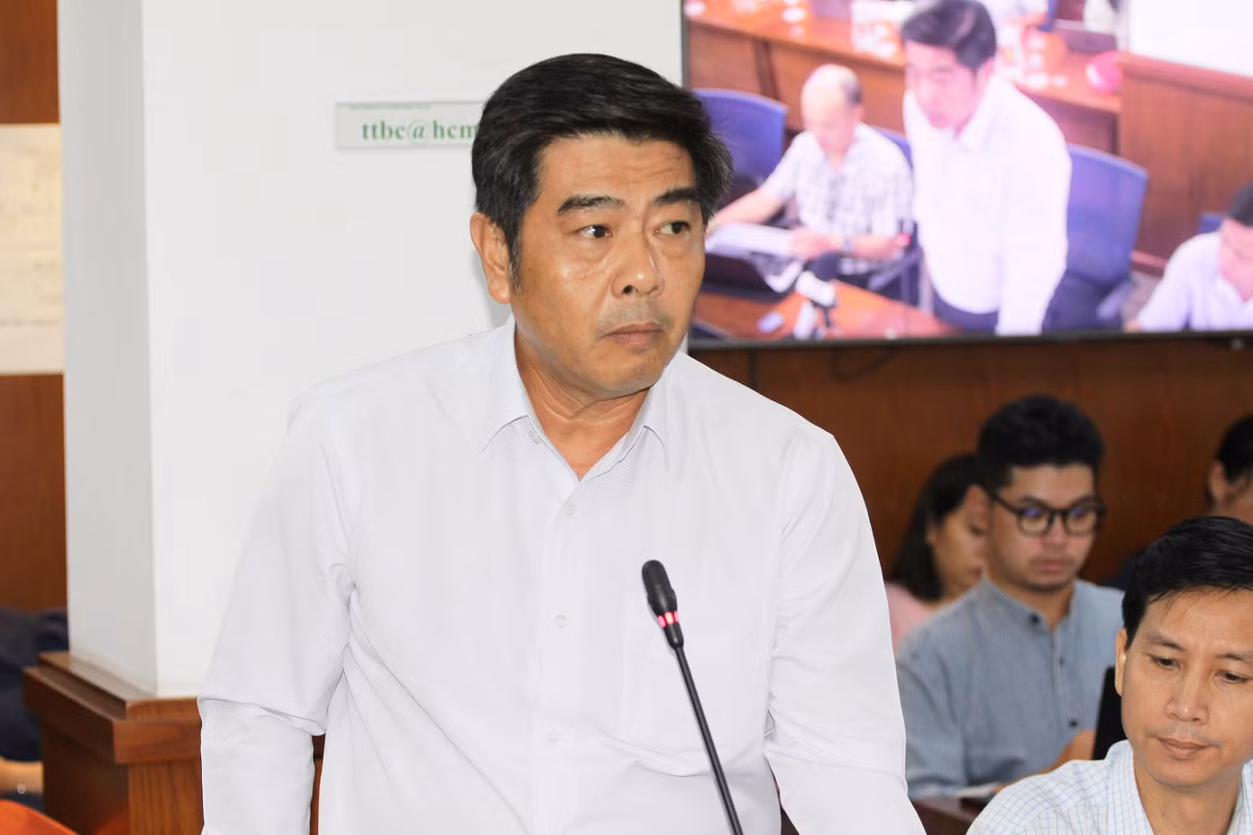 Ông Võ Trí Dũng thông tin về tiến độ giải phóng mặt bằng tuyến đường vành đai 3 tại buổi họp báo