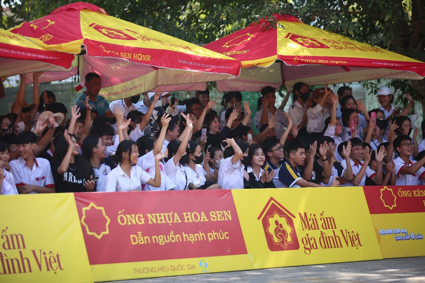 Biết ơn tình cảm yêu mến của Quý bà con đã dành cho Mái ấm gia đình Việt tại mỗi nơi chương trình đặt chân đến.