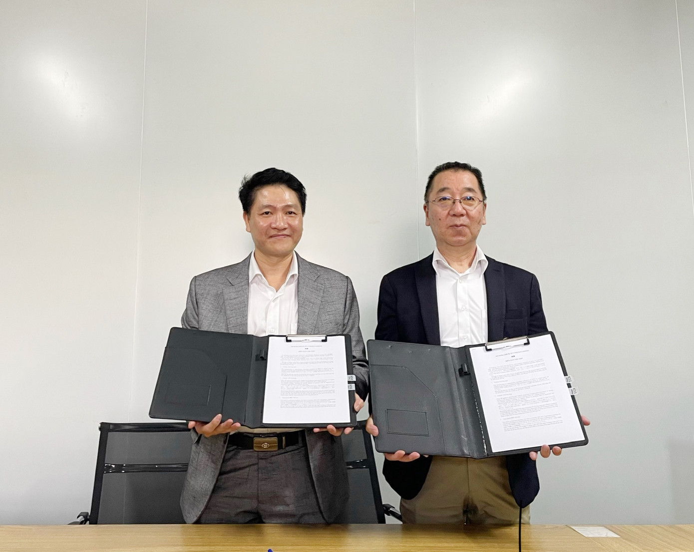 Tổng Giám đốc Siba Group và Tổng giám đốc Eiki Shoji ký kết thỏa thuận hợp tác