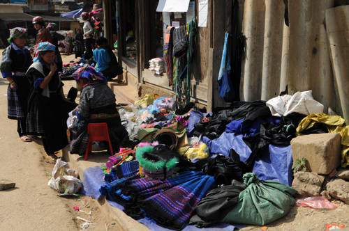 Nằm trên địa bàn khu II của huyện Mù Cang Chải, xã Púng Luông có 10 bản, 523 hộ dân và 88,7% là người Mông. So với nhiều xã khác trong huyện, Púng Luông có nhiều thuận lợi bởi từ trung tâm xã ra quốc lộ 32c, tới thị tứ ngã ba Kim chỉ vài cây số - nơi tập trung đầu mối thông thương quan trọng của địa phương