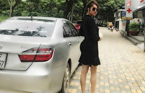 Phi Thanh Vân diện váy mỏng, khoe vòng 3 ‘khủng’ ảnh 3