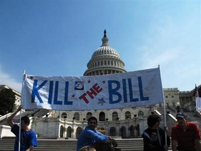 Biểu tình chống thông qua dự luật cải tổ y tế trước tòa nhà Quốc hội Mỹ. Ảnh : Hiệu Minh. Biểu tình chống thông qua dự luật cải tổ y tế trước tòa nhà Quốc hội Mỹ. Ảnh : Hiệu Minh.