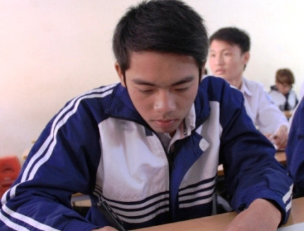 Phạm Minh Sơn, lớp 11A4, Trường THPT Cẩm Thuỷ 1 đã không sợ hiểm nguy lao xuống hố nước sâu và cứu sống được hai em nhỏ