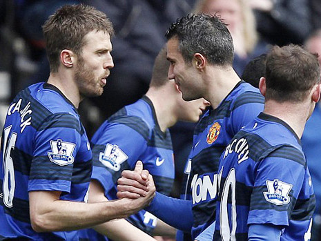 Carrick (trái) đã có bàn thắng đầu tiên ở Premier League mùa này. Carrick (trái) đã có bàn thắng đầu tiên ở Premier League mùa này