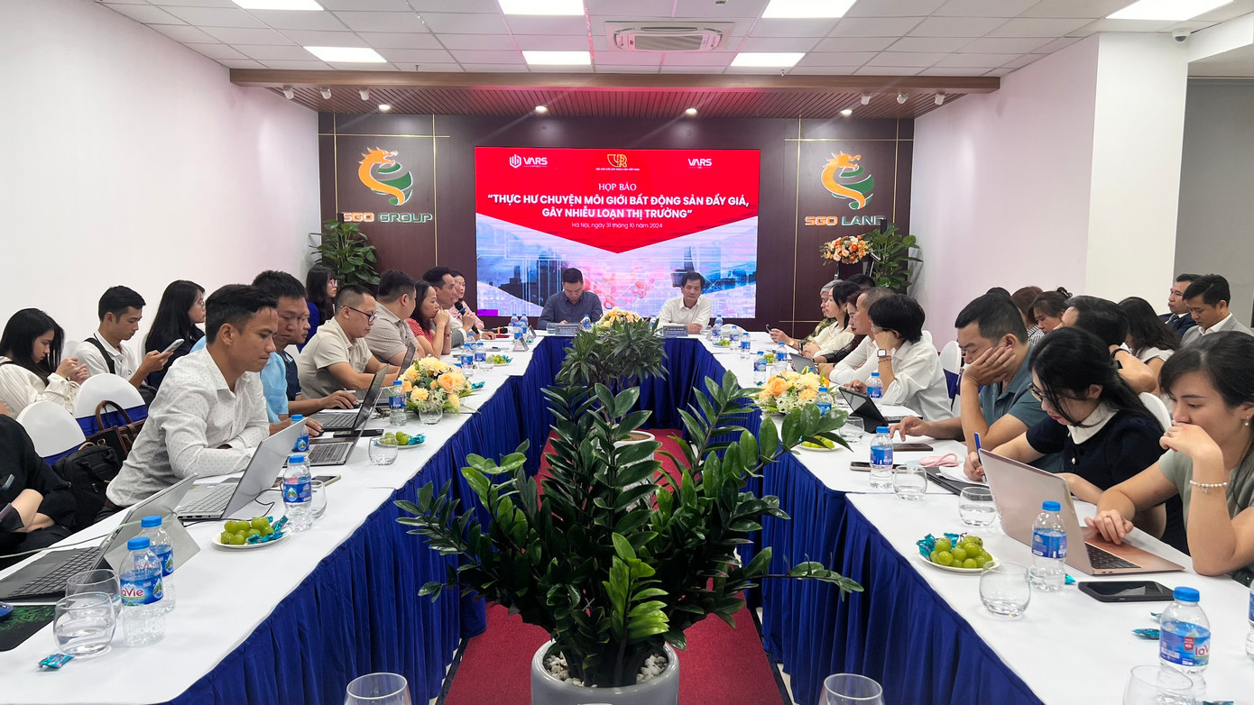 Toàn cảnh họp báo chiều 31/10 (ảnh: Ngọc Mai).