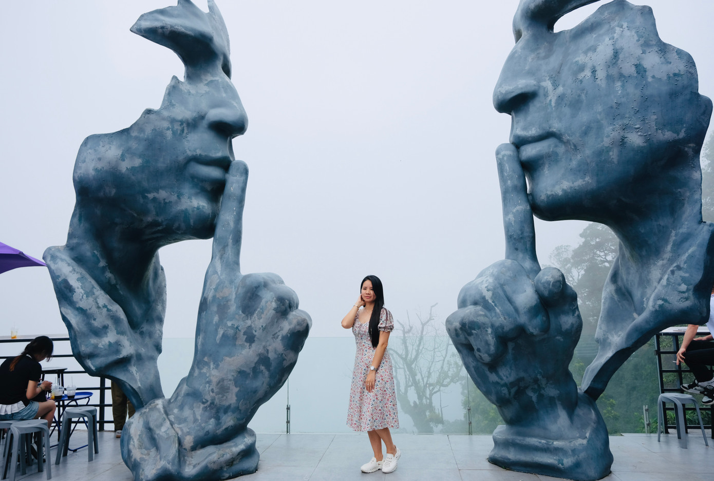 "Góc sống ảo" thu hút du khách trên cốt 1200.