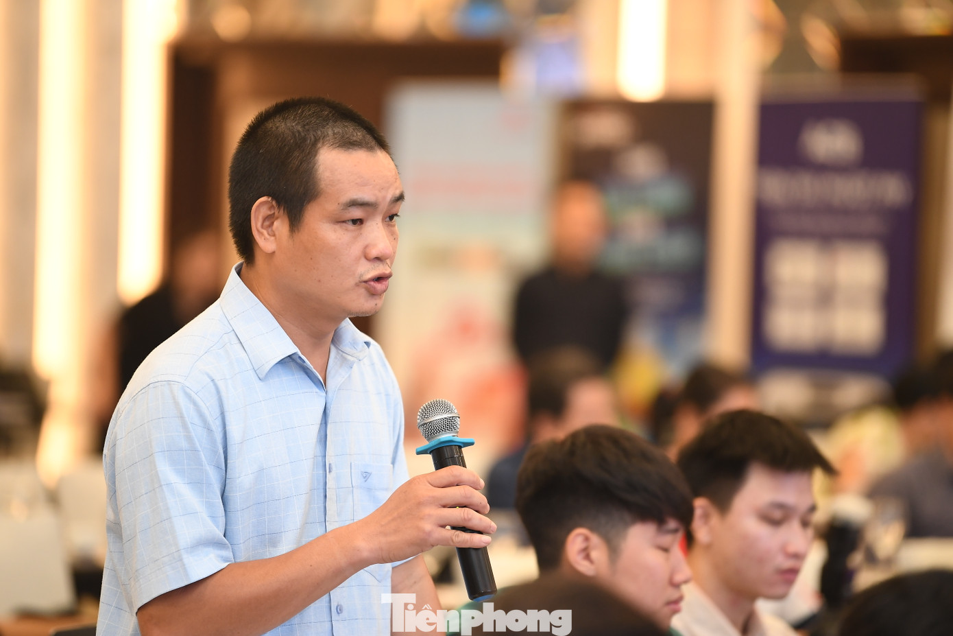 Phóng viên báo Vietnamnet đặt câu hỏi về tính năng, trải nghiệm các dịch vụ thanh toán mới và vấn đề bảo mật cho khách hàng. Ảnh: Dương Triều. Phóng viên báo Vietnamnet đặt câu hỏi về tính năng, trải nghiệm các dịch vụ thanh toán mới và vấn đề bảo mật cho khách hàng. Ảnh: Dương Triều.