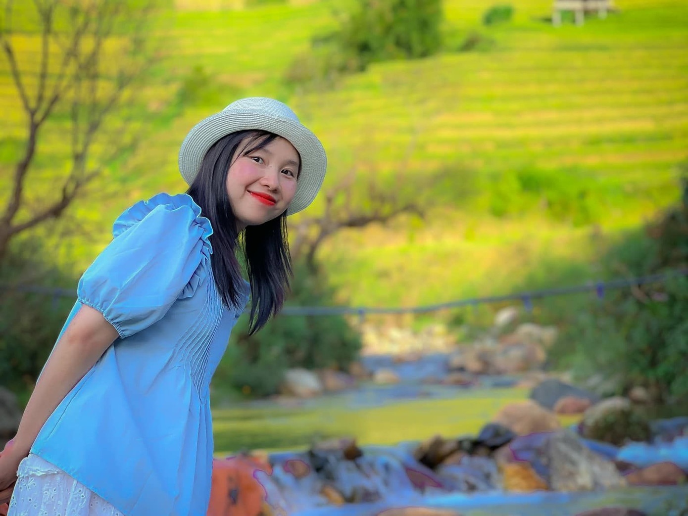 Kỳ nghỉ lễ năm nay, nhiều bạn trẻ lựa chọn đi phượt, du lịch gần gũi thiên nhiên để tái tạo năng lượng. Do đó, các cao nguyên, cung đường đẹp vùng cao ở Hà Giang, Sơn La hay Lai Châu... được nhiều bạn trẻ lựa chọn. Ảnh: A Hỷ