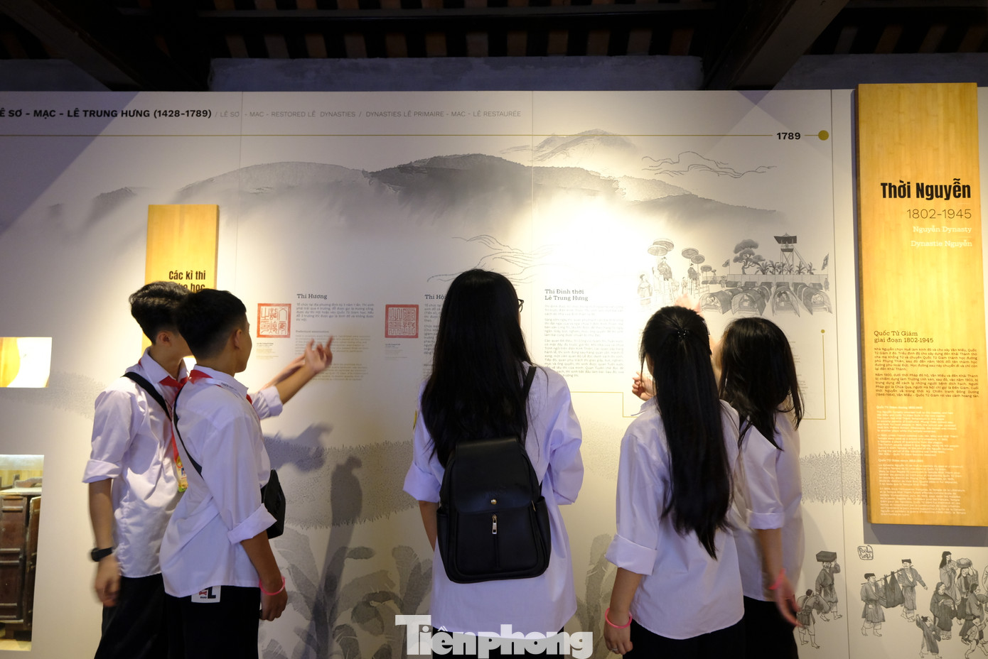 Thông qua trải nghiệm tinh hoa học đạo, các đại biểu trẻ em có cơ hội tìm hiểu về truyền thống tôn sư trọng đạo, coi trọng hiền tài, về lịch sử hình thành và phát triển của trường đại học đầu tiên của Việt Nam dưới thời quân chủ. Ảnh: Châu Linh