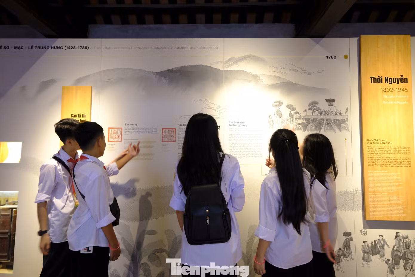 Thông qua trải nghiệm tinh hoa học đạo, các đại biểu trẻ em có cơ hội tìm hiểu về truyền thống tôn sư trọng đạo, coi trọng hiền tài, về lịch sử hình thành và phát triển của trường đại học đầu tiên của Việt Nam dưới thời quân chủ. Ảnh: Châu Linh