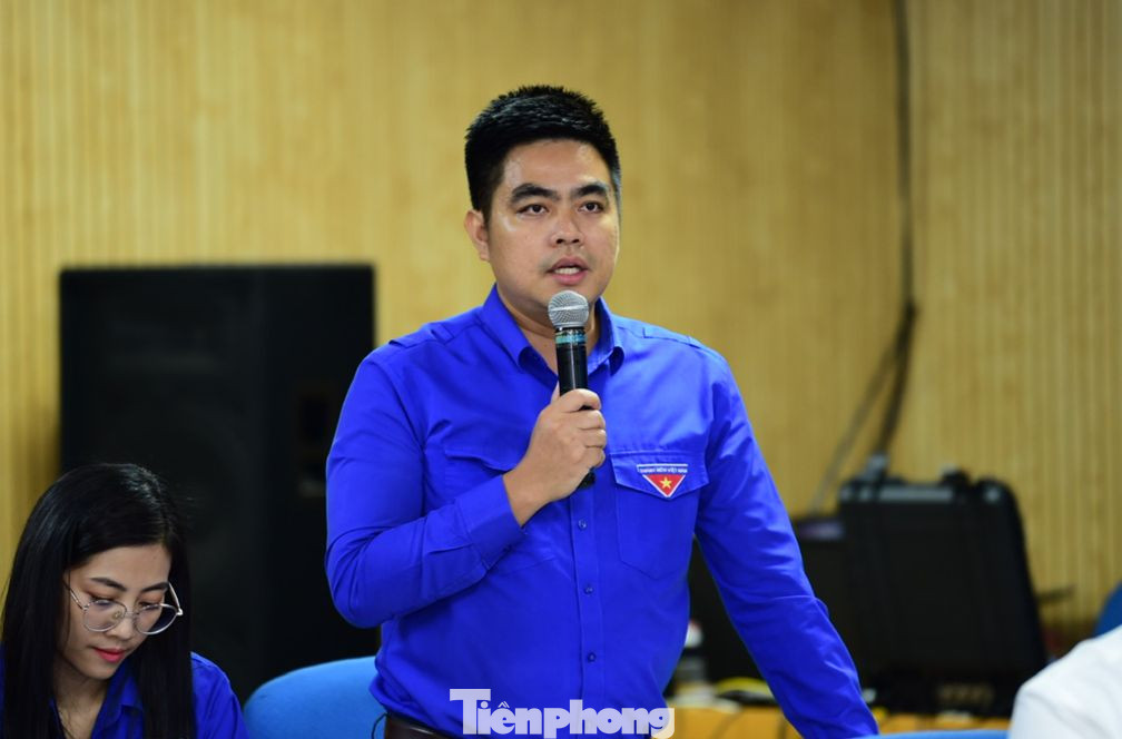 Anh Nguyễn Hải Đăng - Phó Bí thư Tỉnh Đoàn Lào Cai chia sẻ tại hội nghị. Ảnh: Xuân Tùng