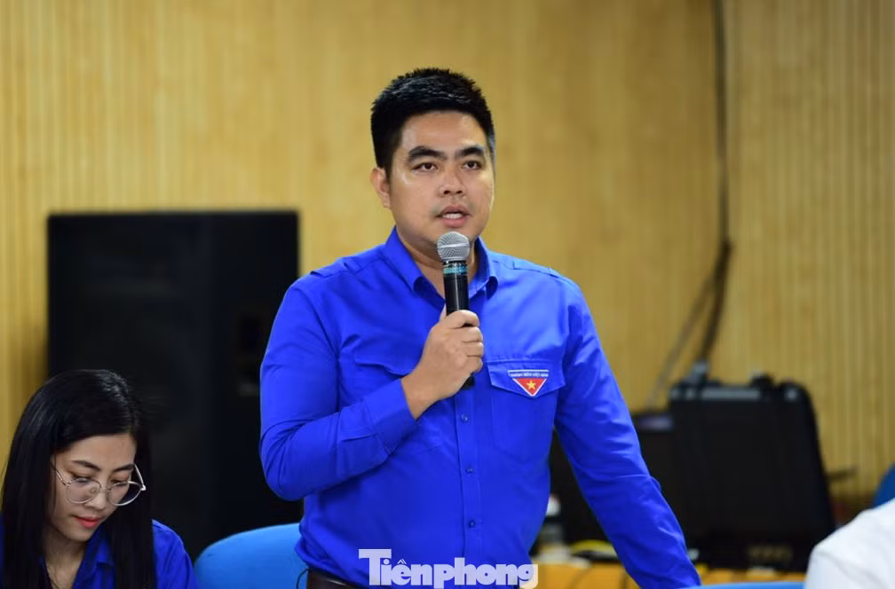Anh Nguyễn Hải Đăng - Phó Bí thư Tỉnh Đoàn Lào Cai chia sẻ tại hội nghị. Ảnh: Xuân Tùng