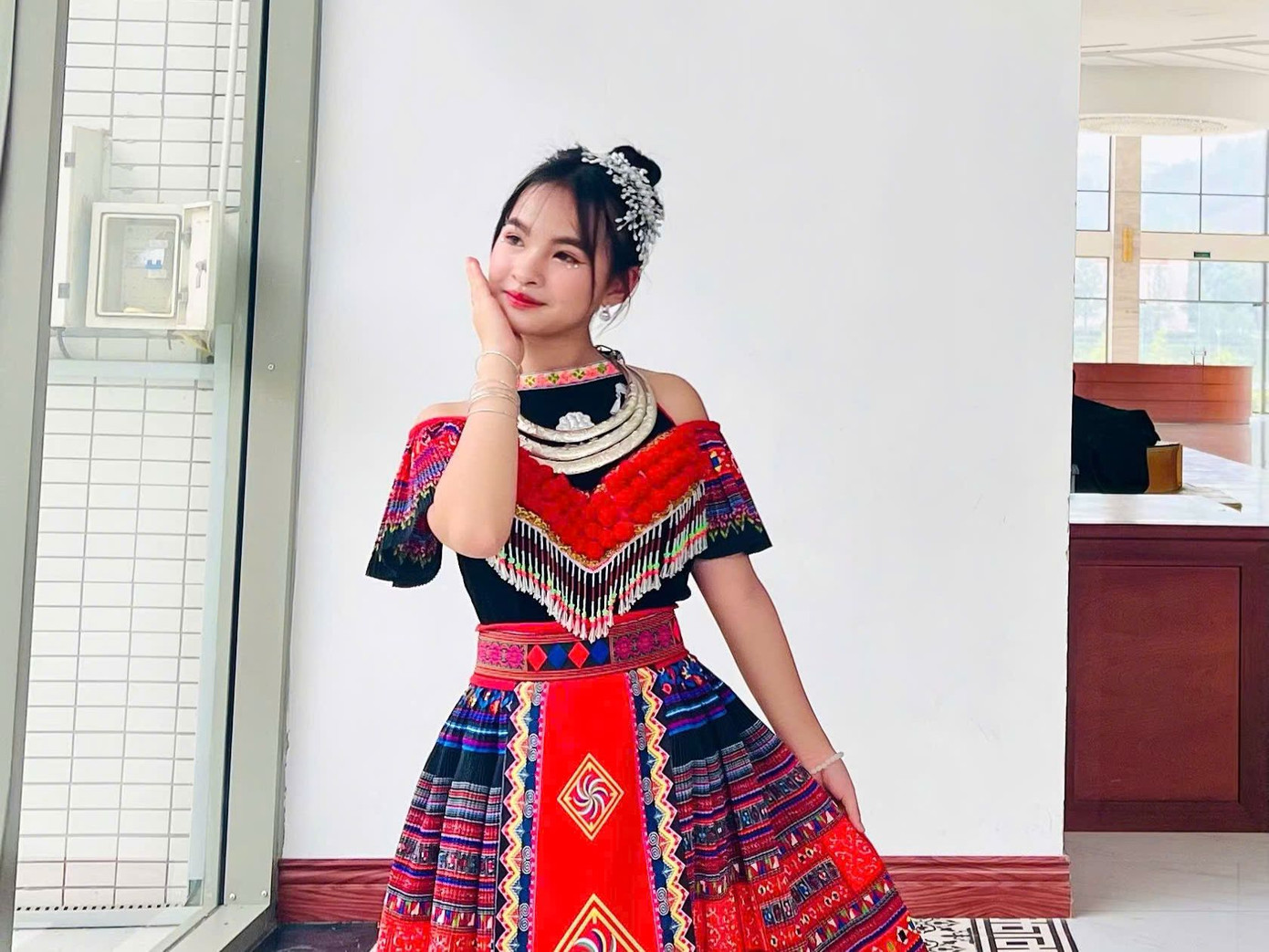 Em Trần Lê Hà Vy (Lớp 8A2, trường THCS Quang Kim, huyện Bát Xát, tỉnh Lào Cai). Em Trần Lê Hà Vy (Lớp 8A2, trường THCS Quang Kim, huyện Bát Xát, tỉnh Lào Cai).