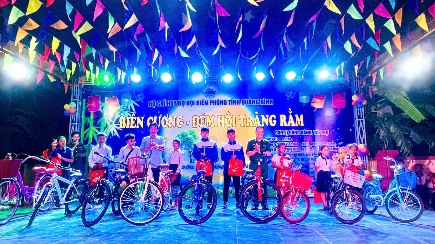 Tại Quảng Bình, Bộ Chỉ huy Bộ đội Biên phòng tỉnh Quảng Bình tặng các thiếu nhi nhiều phần ý nghĩa như xe đạp, cặp sách, tập vở, bút, thước, bánh trung thu, đèn ông sao... Đặc biệt, trong khuôn khổ chương trình, ban tổ chức đã quyên góp, ủng hộ cho đồng bào các tỉnh phía Bắc khắc phục hậu quả do cơn bão số 3.