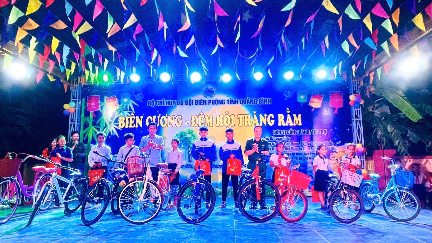 Tại Quảng Bình, Bộ Chỉ huy Bộ đội Biên phòng tỉnh Quảng Bình tặng các thiếu nhi nhiều phần ý nghĩa như xe đạp, cặp sách, tập vở, bút, thước, bánh trung thu, đèn ông sao... Đặc biệt, trong khuôn khổ chương trình, ban tổ chức đã quyên góp, ủng hộ cho đồng bào các tỉnh phía Bắc khắc phục hậu quả do cơn bão số 3.
