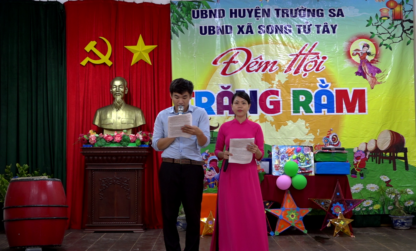 Chương trình văn nghệ Đêm hội trăng Rằm trên đảo Song Tử Tây.