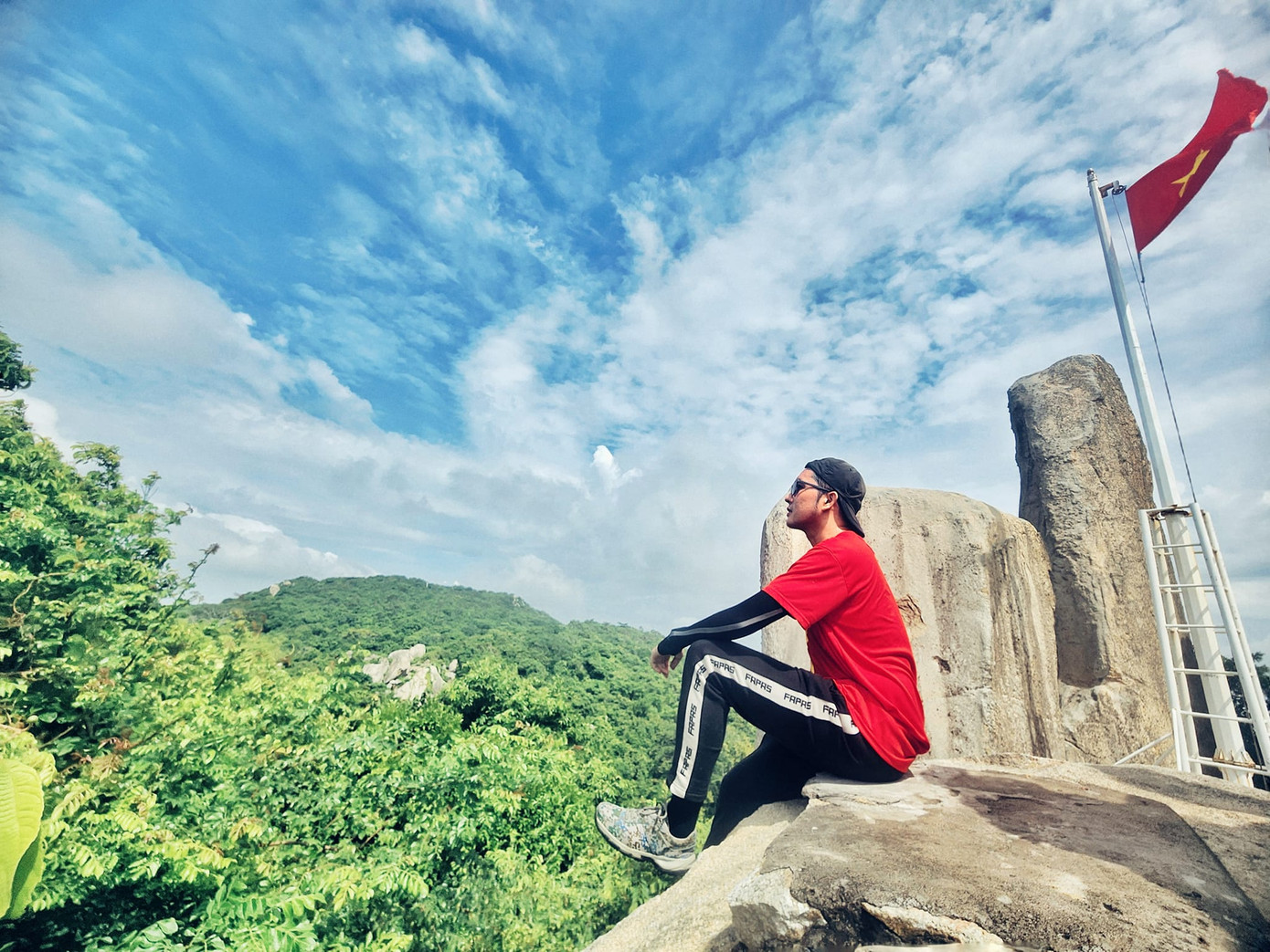 Bạn Quang Trung check-in tại Khu di tích Minh Đạm (Đồng Tháp). Ảnh: Quang Trung