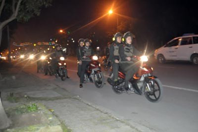 Các chiến sỹ Công an tuần tra bảo vệ an ninh trật tự