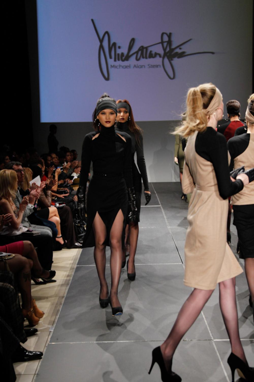 Tuyết Lan sải bước ấn tượng cùng các người mẫu quốc tế