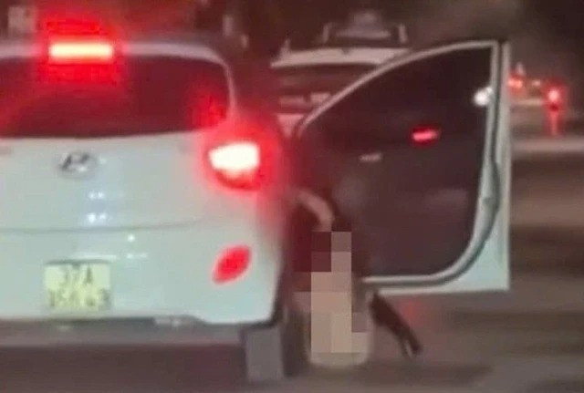 Người phụ nữ cho biết tự cởi đồ sau khi say rượu, không phải bị ép buộc.