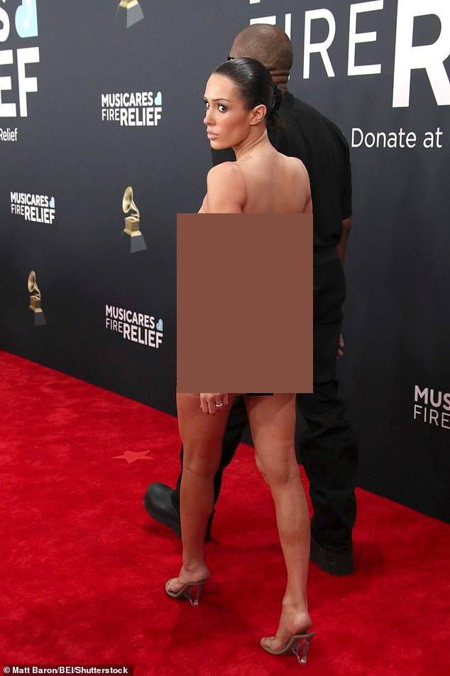 Bianca Censori khỏa thân trên thảm đỏ sự kiện âm nhạc số 1 thế giới. Ảnh: Shutterstock. Bianca Censori khỏa thân trên thảm đỏ sự kiện âm nhạc số 1 thế giới. Ảnh: Shutterstock.