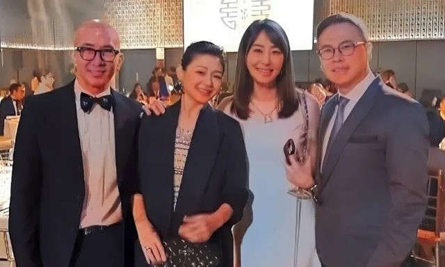 Những hình ảnh cuối đời của nữ diễn viên trước khi qua đời vì cúm mùa. Những hình ảnh cuối đời của nữ diễn viên trước khi qua đời vì cúm mùa.