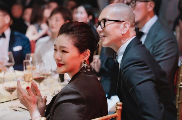 Từ Hy Viên qua đời để lại khối tài sản khổng lồ, nhưng khiến người ở lại đau đầu vì vướng mắc với chồng cũ Uông Tiểu Phi. Từ Hy Viên qua đời để lại khối tài sản khổng lồ, nhưng khiến người ở lại đau đầu vì vướng mắc với chồng cũ Uông Tiểu Phi.