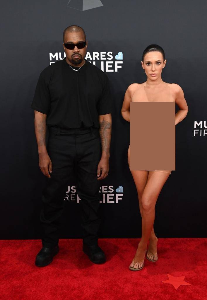 Cư dân mạng phản đối Kanye West bằng bức ảnh chế đảo ngược màn khỏa thân tại Grammy. Ảnh: X/WireImage. Cư dân mạng phản đối Kanye West bằng bức ảnh chế đảo ngược màn khỏa thân tại Grammy. Ảnh: X/WireImage.