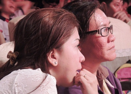 Nhiều người nghe xúc động khi bài văn của em Châu Huệ Mai viết về Đại tướng Võ Nguyên Giáp được đọc lại trong trong lễ trao giải