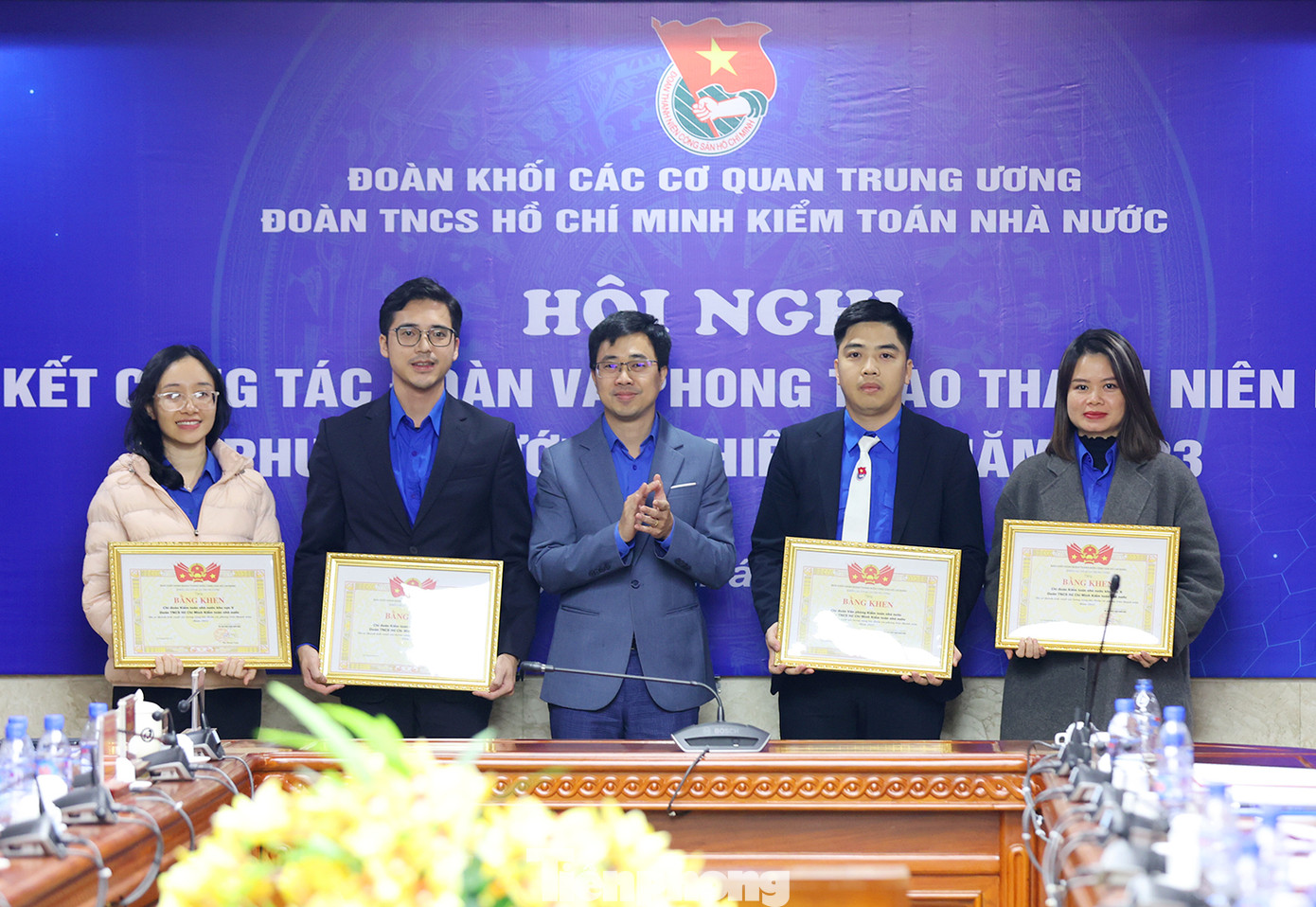 Đoàn Khối các cơ quan T.Ư trao bằng khen cho những tập thể, cá nhân có thành tích xuất sắc năm 2022 Đoàn Khối các cơ quan T.Ư trao bằng khen cho những tập thể, cá nhân có thành tích xuất sắc năm 2022