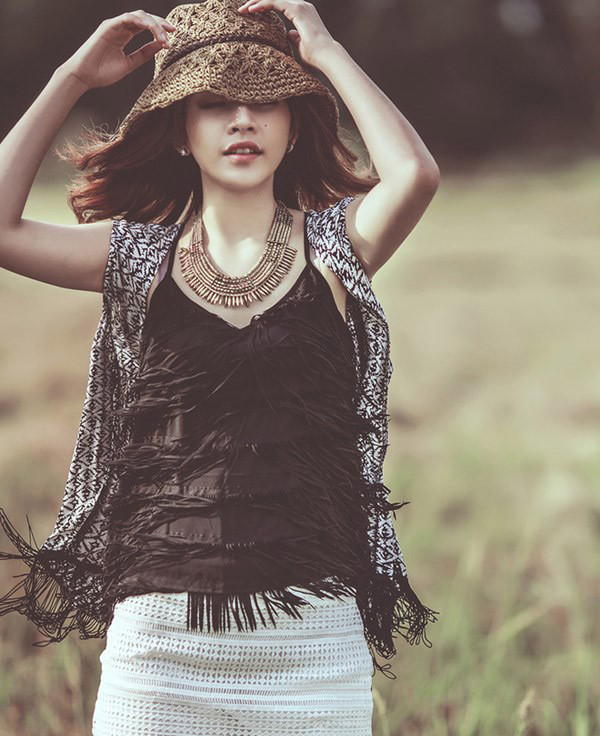 Chi Pu hóa thân thành kiều nữ du mục quyến rũ ảnh 10