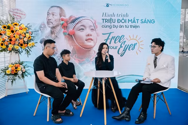 Bác sĩ Thủy và những bệnh nhân được mổ mắt thành công nhờ công nghệ mới.