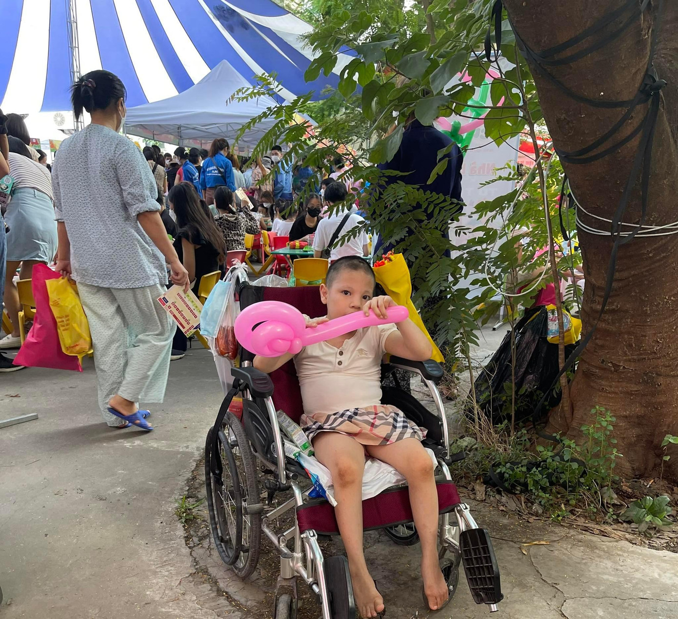 Niềm vui nho nhỏ bệnh viện mang đến cho những em bé mang trong mình căn bệnh hiểm nghèo. Ảnh: Hà Minh